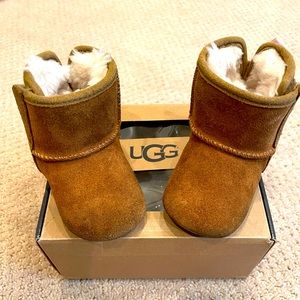 Baby UGG booties size small 6-12m us size 2/3 chestnut with pink bows.
